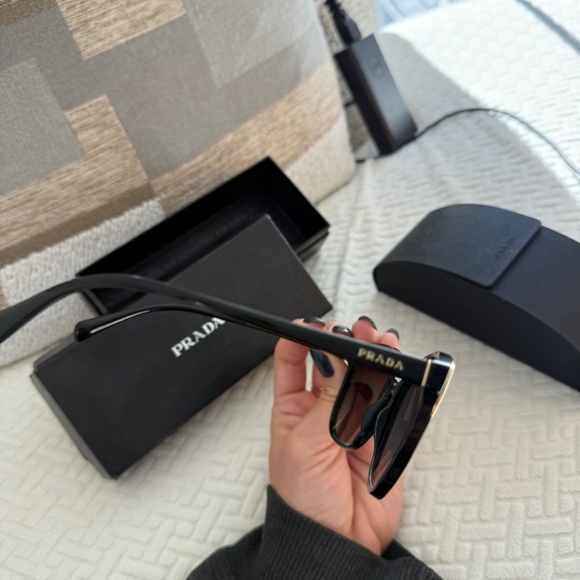 Prada polarized sunglasses - Picture 4 of 6